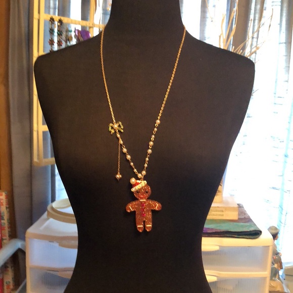 Adorable Betsey Johnson Sparkly Faux Pearl & Rhinestone Gingerbread Necklace - Picture 3 of 17